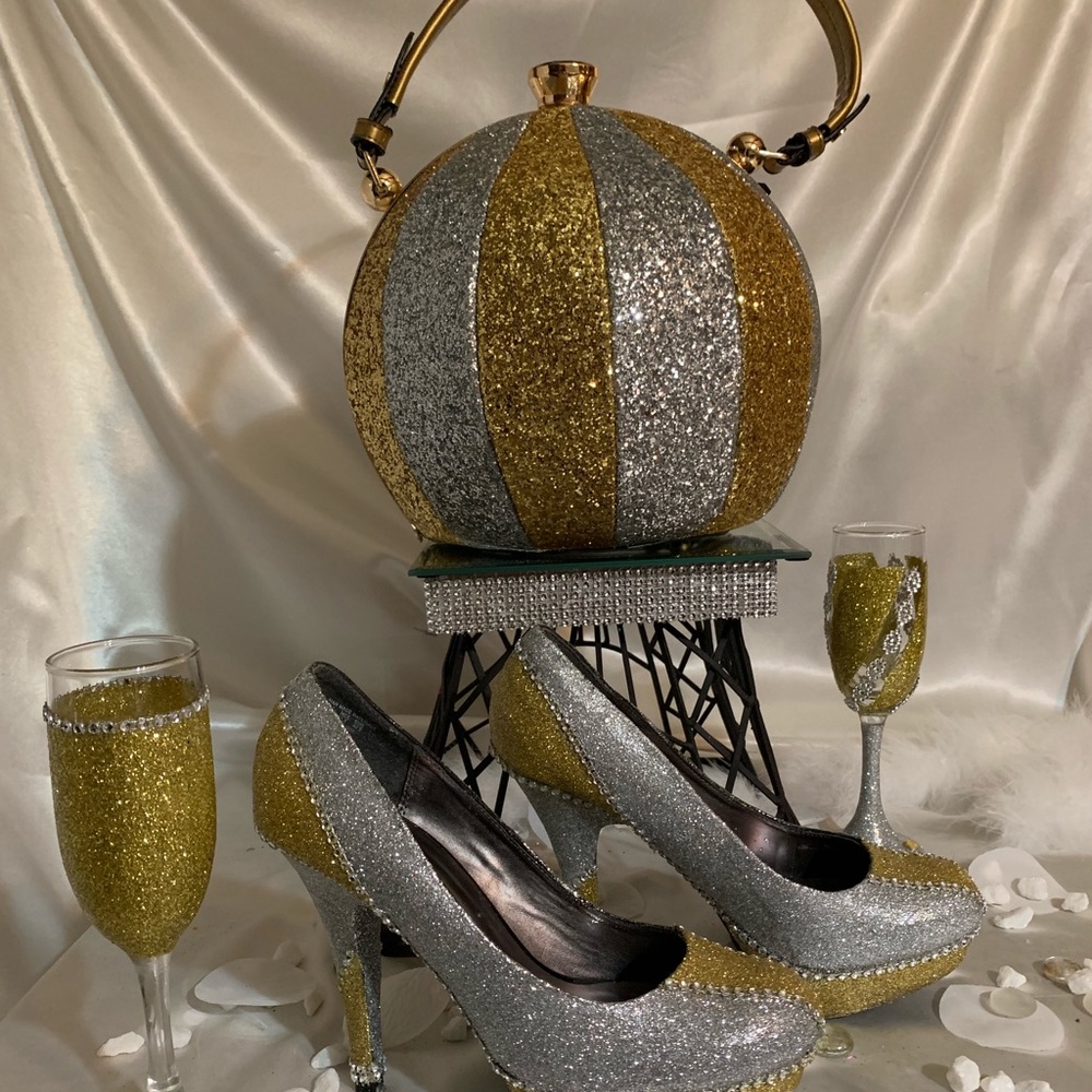 Customize Purse with matching Champagne Glasses